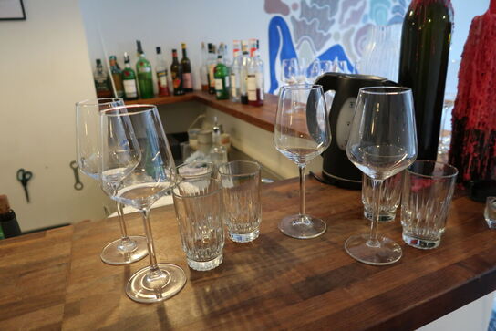 Div. Vinglas bl.a. RIEDEL, bakker, krus, vandglas m.m.