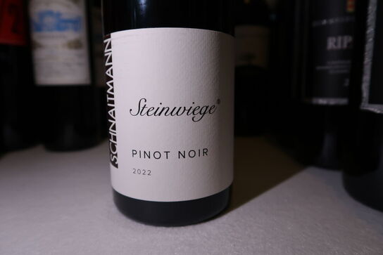 5 flasker rødvin STEINWIEGE PINOT NOIR 2022