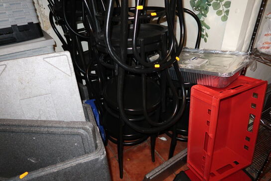 Div. Caféstole samt 10 stk. caféborde (bordben følger med)