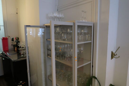 Vitrineskab uden indhold