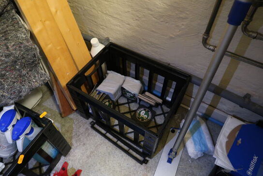 Div. Aftørringspapir, rengøringsmidler m.m.