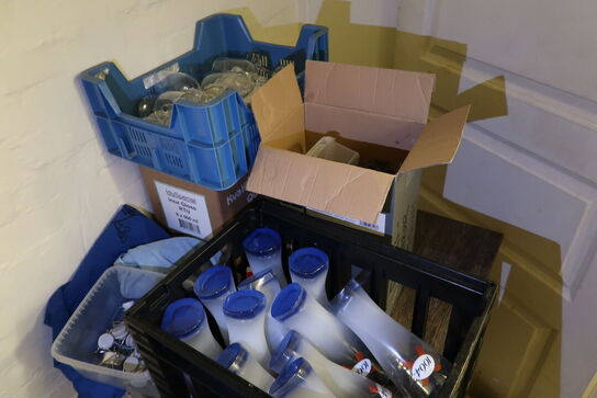 Div. Engangsservice, vinglas, affaldsække, puder m.m.