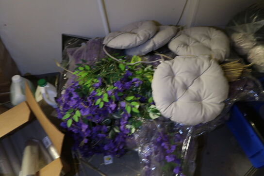 Div. Engangsservice, vinglas, affaldsække, puder m.m.