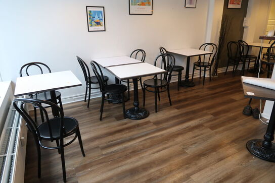 5 stk. caféborde med 12 stk. caféstole