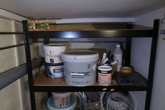 Reol med div. Maling m.m.