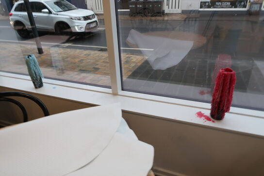 Div. Planter, hylde, plakat, sidebord, lanterner, lysestager m.m.