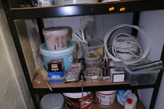 Reol med div. Maling m.m.