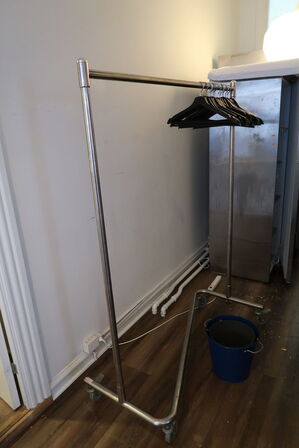 Tøjstativ med div. Bøjler