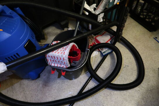 Div. Aftørringspapir, rengøringsmidler m.m.