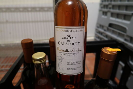 Kasse med 7 flasker div. Vin