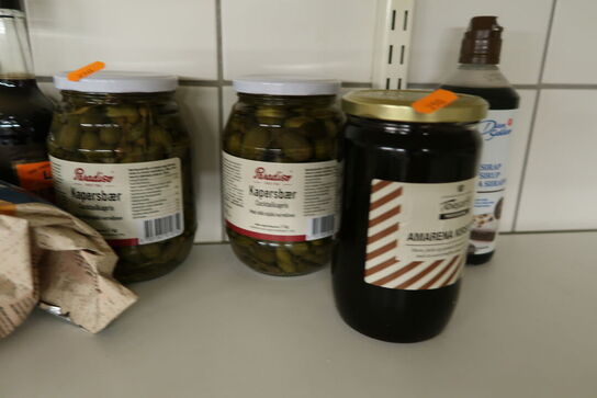 Div. Fødevarer bl.a. fond, olie, mel, sukker m.m.