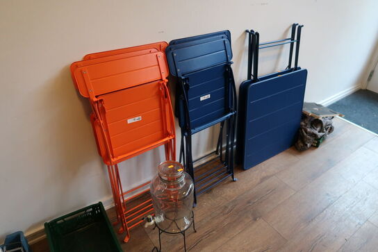 3 stk. klapborde samt 6 stk. klapstole