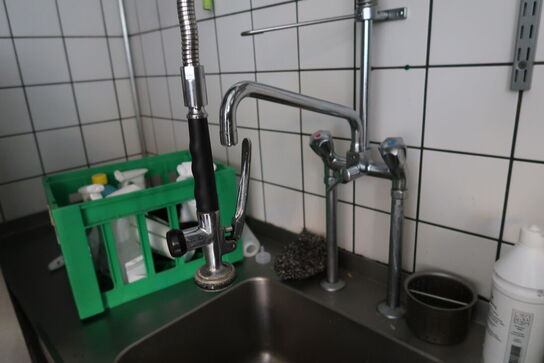 Rustfri stålbord med vask og armatur