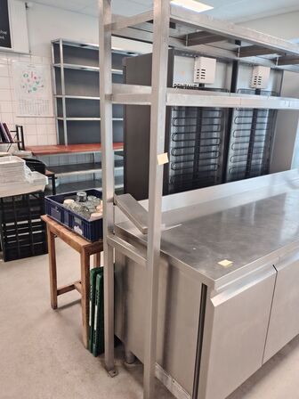 Reol til f.eks. kølebord