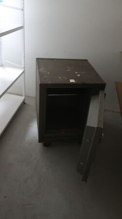 Tøm Kælderrum ( se billeder)