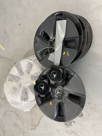 14 stk. hjulkapser TESLA
