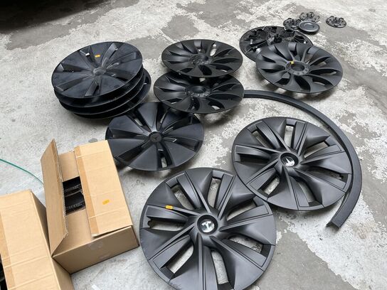 Assoreret reservedele og hjulkapsler