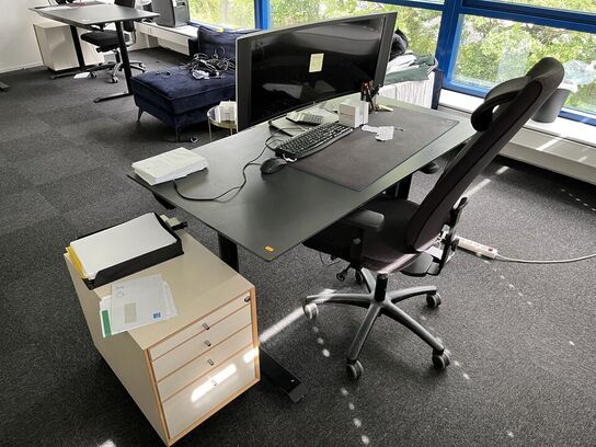 El. hæve/sænke skrivebord med kontorstol og skuffemondul