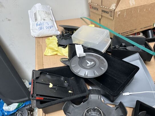 Assoreret reservedele og hjulkapsler