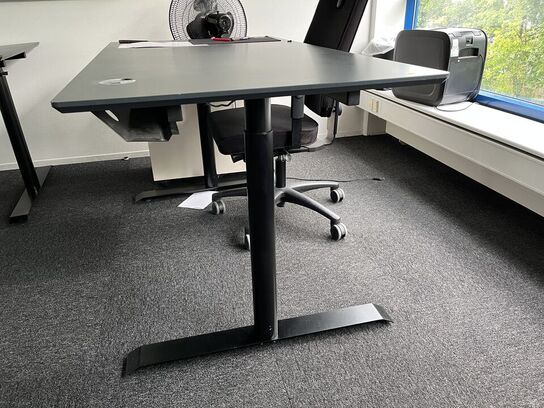 El. hæve/sænke skrivebord med kontorstol, makulator, skuffemondul og blæser