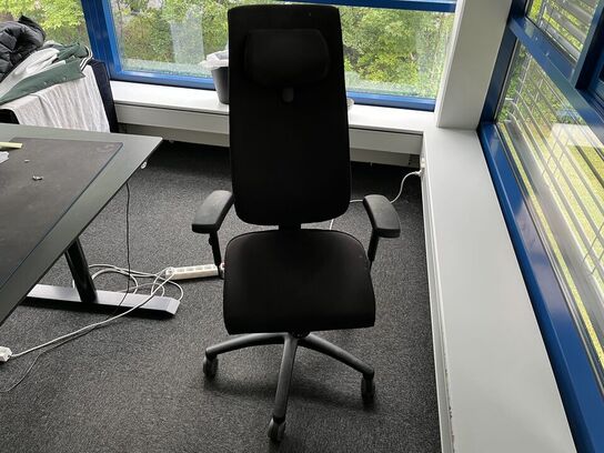 El. hæve/sænke skrivebord med kontorstol og skuffemondul