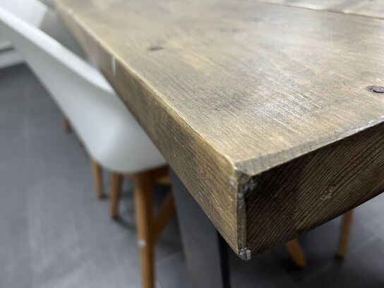 Spisebord med 7 stk. stole