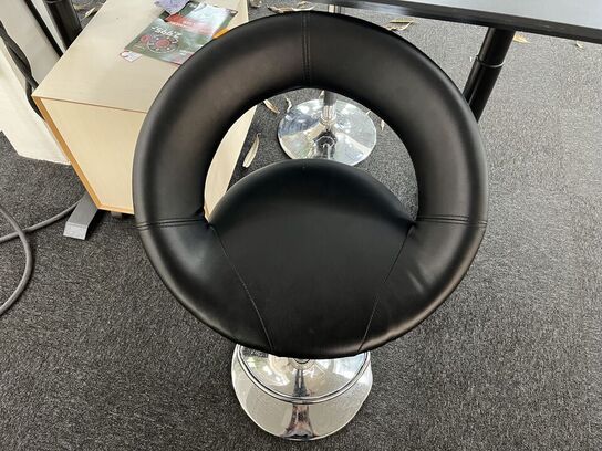 El. hæve/sænke skrivebord med 2 stk. stole, skuffemondul