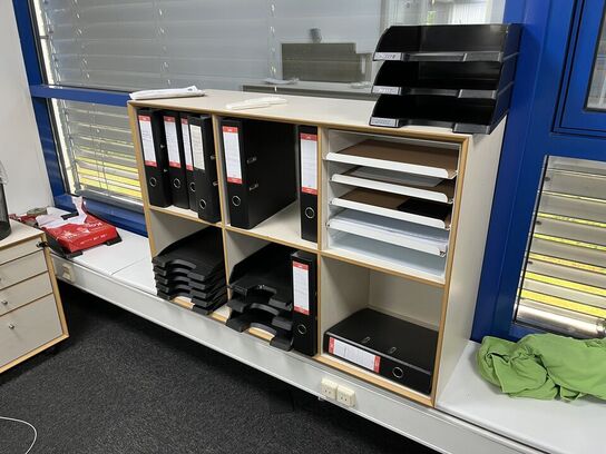 El. hæve/sænke skrivebord med skuffemonduler, reoler og skærm/it