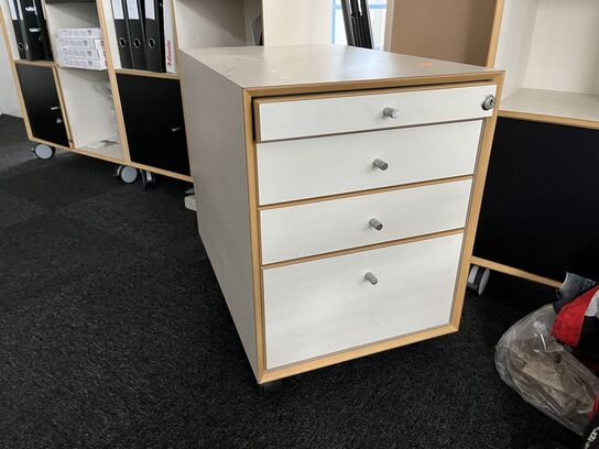 Div. reoler med indhold 