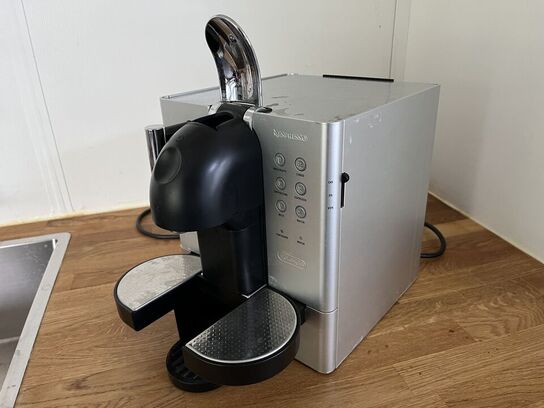Kaffemaskine NESPRESSO DELONGHI