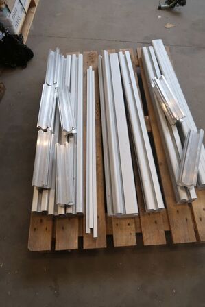 Plastmo glasrækværk, klar glas, sølv aluprofiler