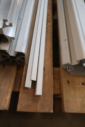 Plastmo glasrækværk, klar glas, sølv aluprofiler