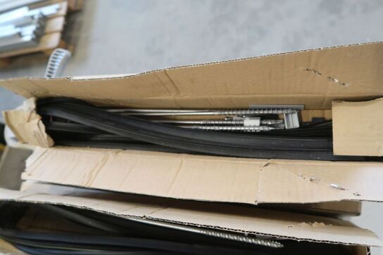 Plastmo glasrækværk, klar glas, sølv aluprofiler