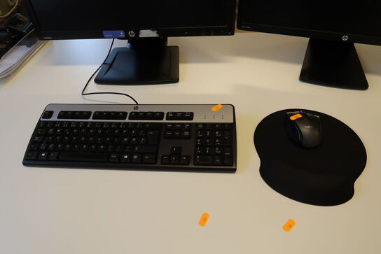 2 stk. computerskærme HP Zdisplay, tastatur, mus, computer HP Slide