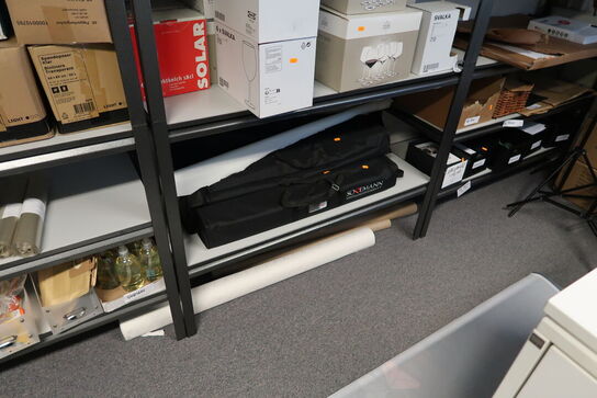 Lagerreol uden indhold