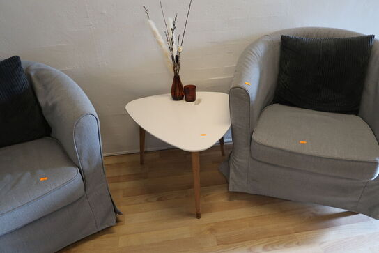 2 stk. loungestole samt sofabord