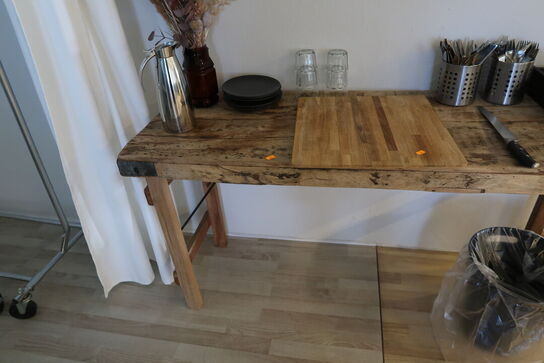 Klapbord med indhold