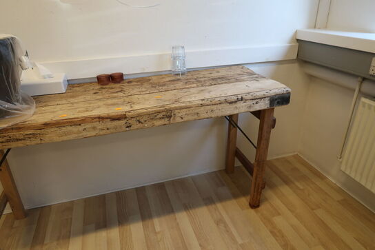 Klapbord med indhold