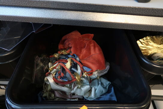 Div. Julepynt, messeudstyr, forlængerledninger, rammer