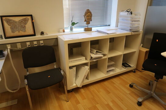 Stol, reol samt skammel