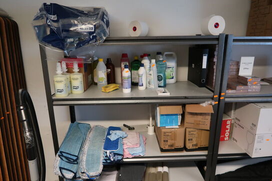 Lagerreol uden indhold