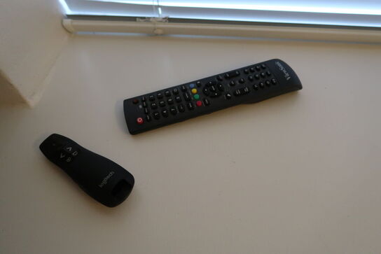 Fjernsyn VIEWSONIC med fjernbetjening samt kamera LOGITECH