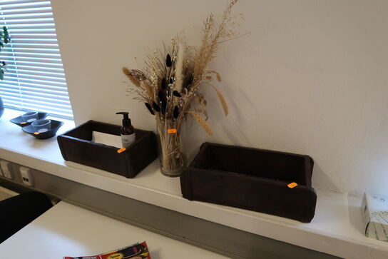 2 stk. planter, opbevaringsfade m.m.