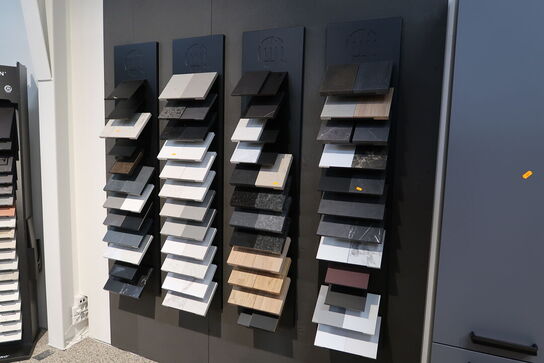 Div. Podier med udstillingsdele