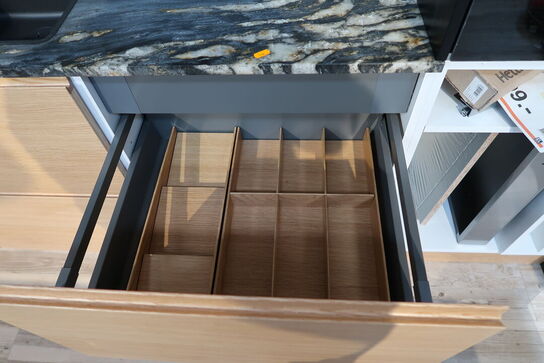 Køkken NORDANRO uden hårdehvidevarer/armatur med stenbordplader. Vejl. udsalgspris kr: 199.000,-