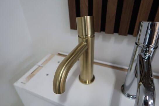 Armatur CASSØE One Børstet Messing komplet med kasse