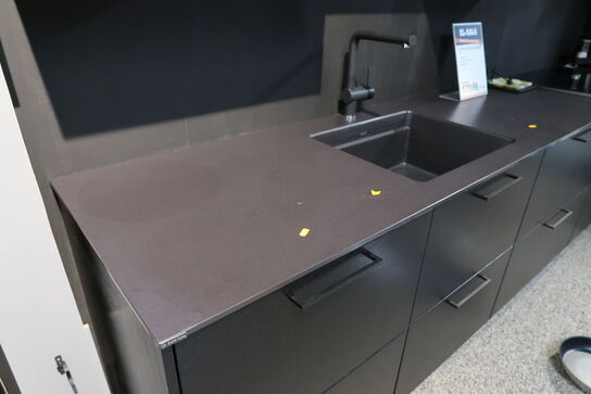 Køkken NORDANRO uden hårdehvidevarer med stenbordplade DEKTON. Vejl. udsalgspris kr: 119.000,-
