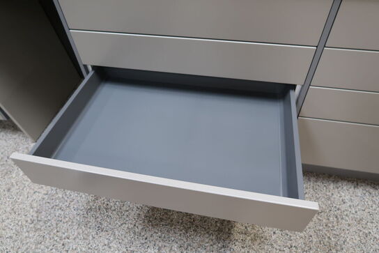 Køkken NORDANRO uden hårdehvidearer/armatur med bordplade SILESTONE. Vejl. udsalgspris kr: 109.000,-