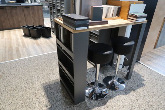 Barbord med 2 stk. barstole