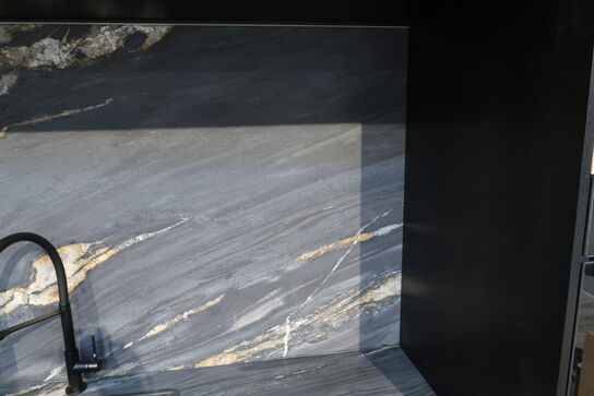 Køkken NORDANRO uden hårdehvidevarer/armatur med stenbordplader. Vejl. udsalgspris kr: 199.000,-